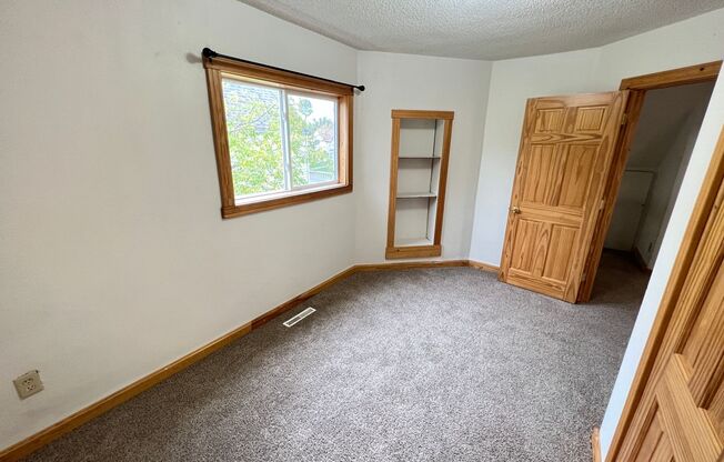 3 beds, 2 baths, $1,650