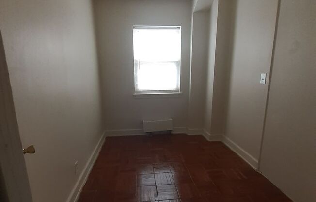 2 beds, 1 bath, $1,000, Unit C71