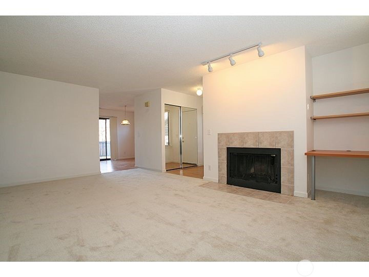 2Bd/1Ba Kirkland Condo