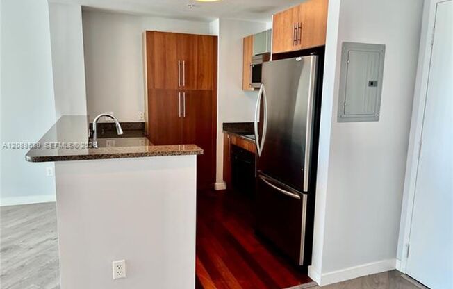 1 bed, 1.5 baths, $3,000, Unit # 2705