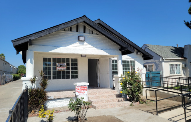 1523 E 1 ST