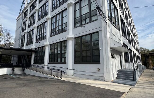 3 beds, 2 baths, 1,292 sqft, $1,750, Unit Unit 200 (Loft)