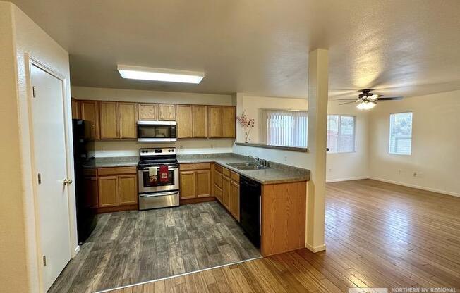 8718 SUNSET BREEZE DR