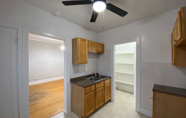 1 bed, 1 bath, $1,595, Unit 1051-3B