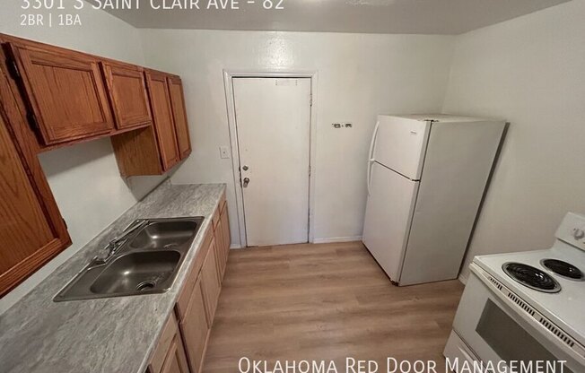 3301 S SAINT CLAIR AVE