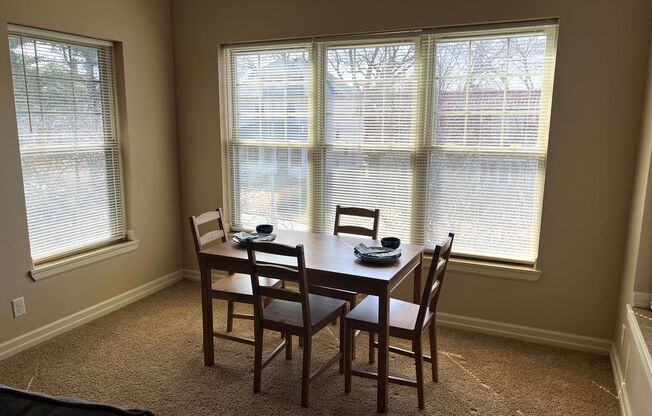 2 beds, 1 bath, 1,100 sqft, $1,695, Unit 615 - Unit 201 Duplex B1100