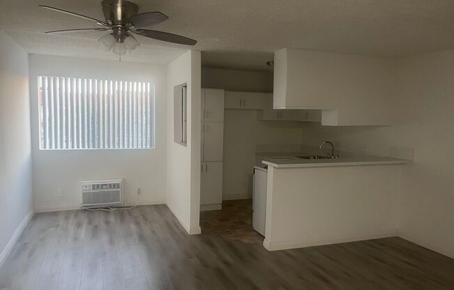 1 bed, 1 bath, $1,700, Unit 305