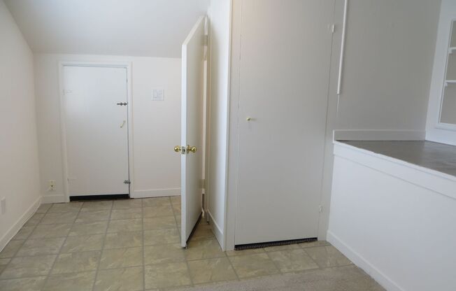 3 beds, 1 bath, $3,100