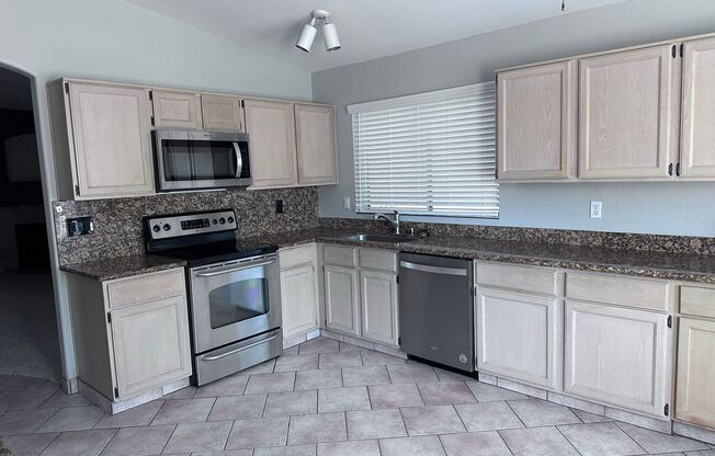 LOCATION!! 3 bed 2 bath single level home in Ahwatukee!