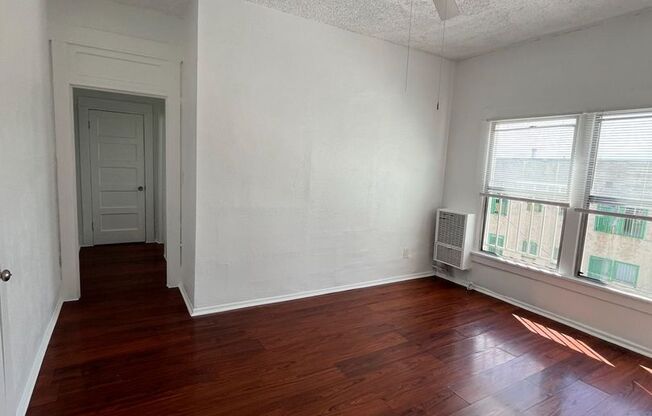 310 S Alvarado