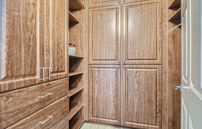3 beds, 2 baths, $2,375, Unit Unit #103