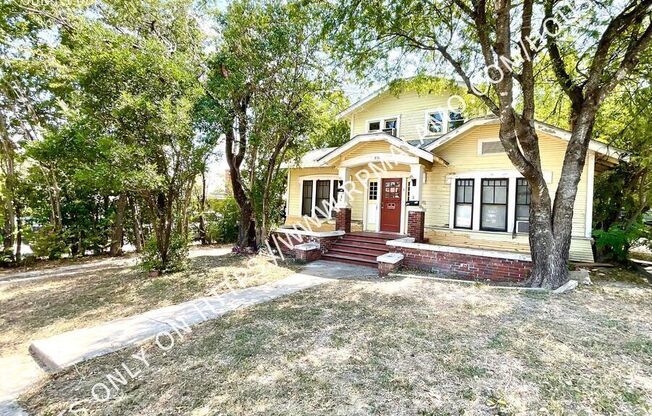 810 W MAGNOLIA AVE
