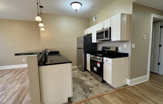 1 bed, 1 bath, 940 sqft, $2,650, Unit 317