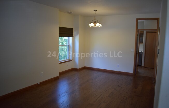 Beautiful 3 BD | 2.5 BA Duplex in Wine Country - Dayton