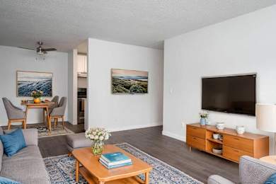 2 beds, 1 bath, 660 sqft, $2,095