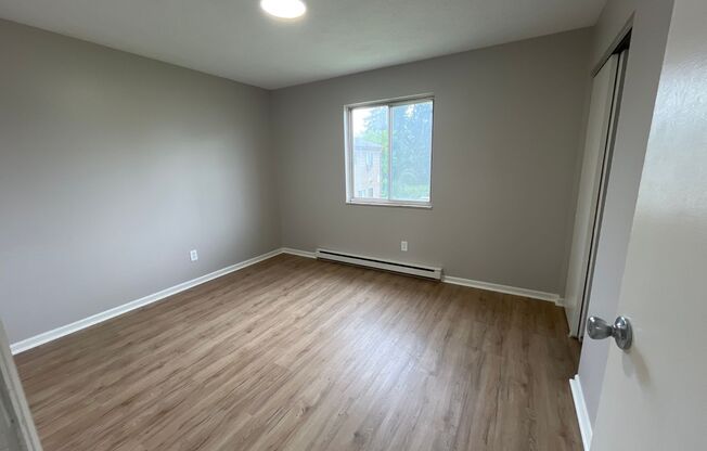Newly Updated 2 BR/ 1 BA townhome MOVE-IN SPECIAL