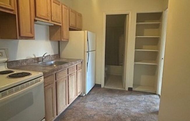 3250 E49th St Cleveland OH 44127 MFH12