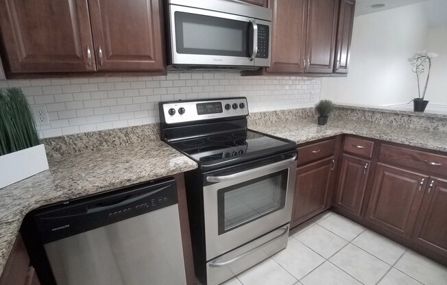 2 beds, 2 baths, $1,825, Unit # 610