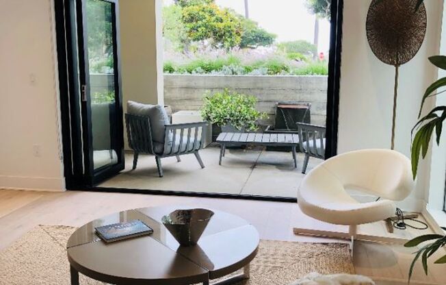 2 beds, 2 baths, 1,076 sqft, $8,995, Unit B112