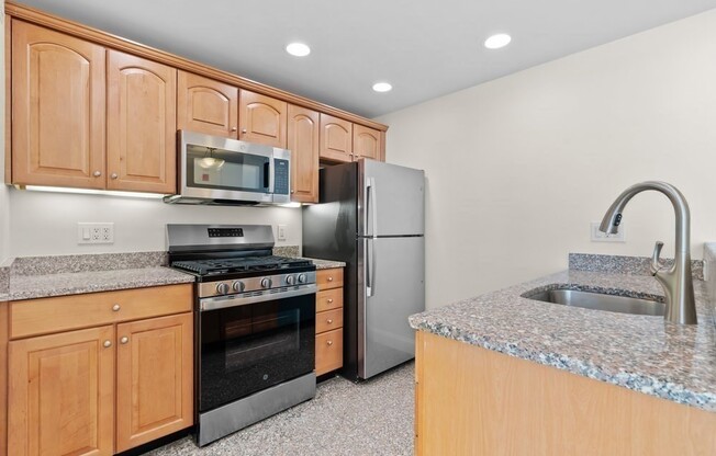 1 bed, 1 bath, 746 sqft, $3,600, Unit 32D