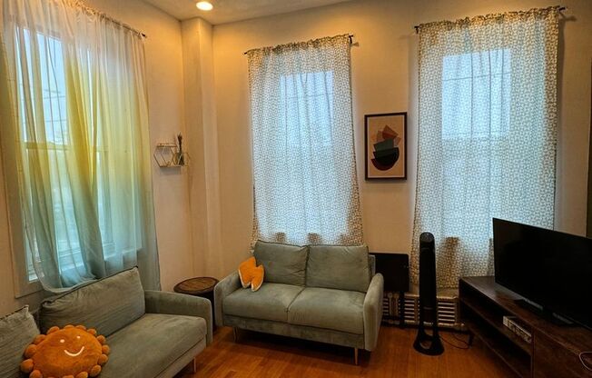 2 beds, 1 bath, $1,850