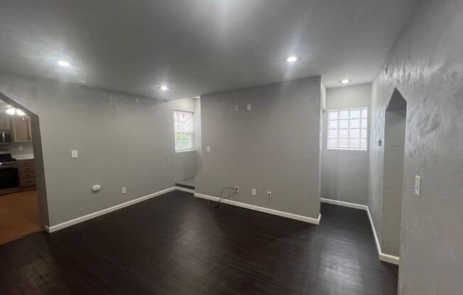 Beautiful 4 Bedroom/ 2 Bath with private courtyard