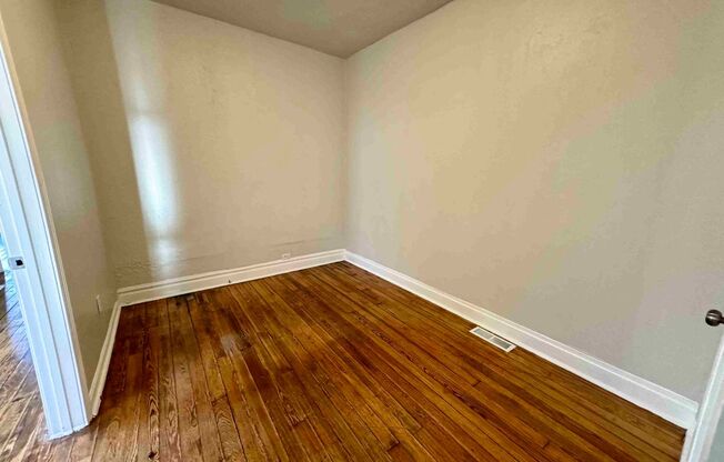 2 beds, 1 bath, $1,250