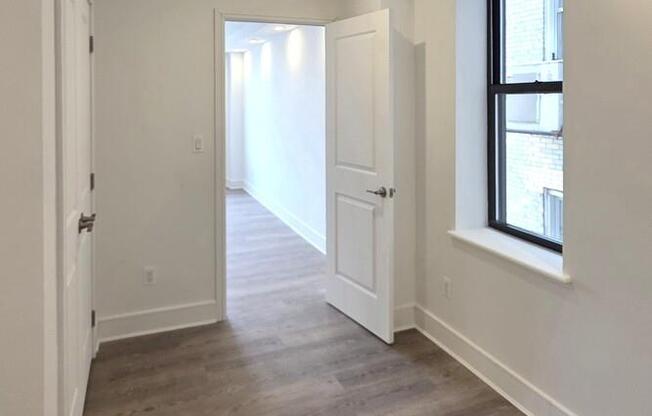1 bed, 1 bath, $5,500, Unit 10I