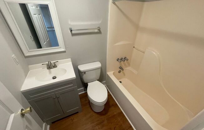2 beds, 2 baths, $1,300, Unit Unit 202