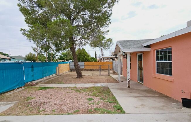 Cozy 2 bedroom, 1 bath home in Lower Valley El Paso!