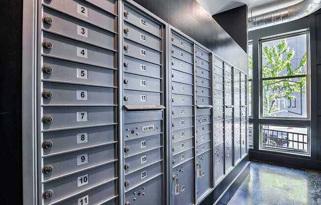 Mailbox Center
