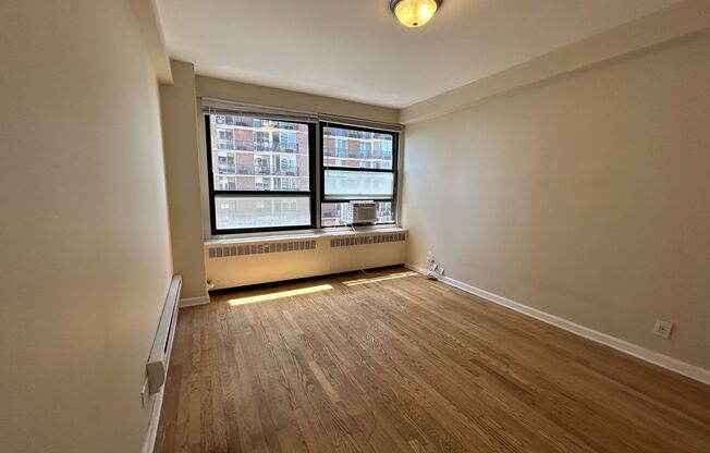 1 bed, 1 bath, 700 sqft, $1,940, Unit 418-1102