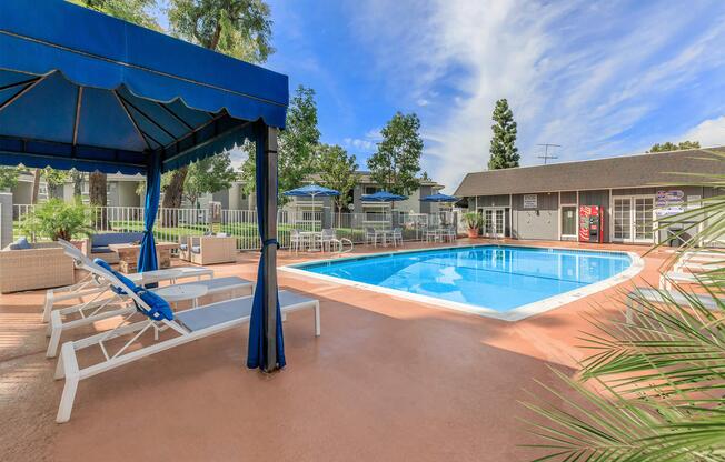 a pool outside of a building