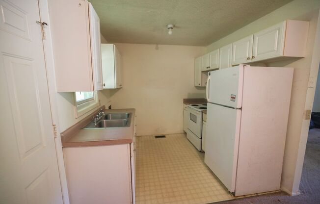 3 beds, 1 bath, $1,200