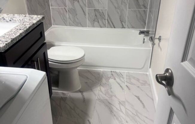 2 beds, 1 bath, 863 sqft, $2,100, Unit 5335 #3