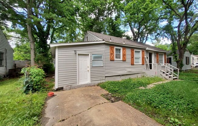 Welcome to our charming 3 bedroom, 1 bathroom house located in West Memphis, AR.