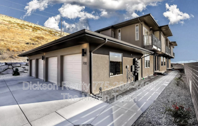 750 BLUFFS CT