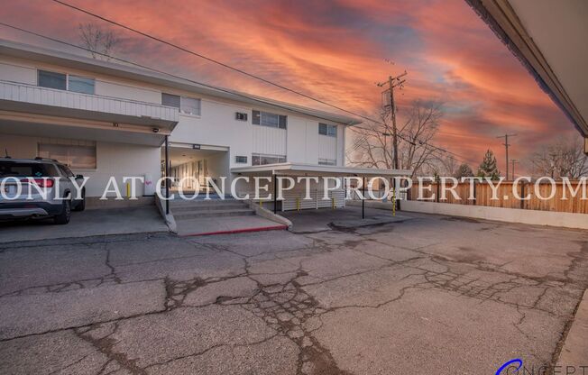 2 beds, 1 bath, 900 sqft, $1,619, Unit 27