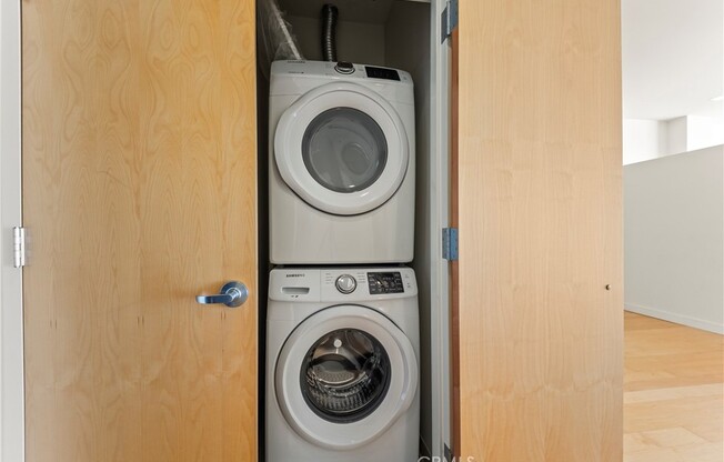 1 bed, 1 bath, 990 sqft, $3,900