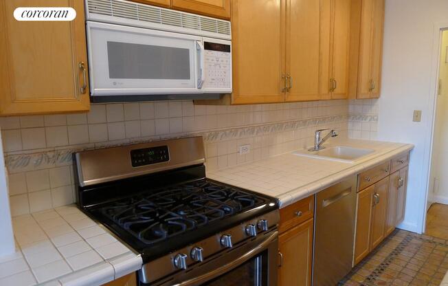 2 beds, 2 baths, 1,142 sqft, $6,400, Unit 18C