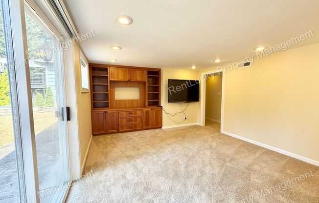 4 beds, 2 baths, $3,850
