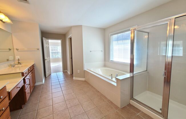5 beds, 3 baths, $2,695