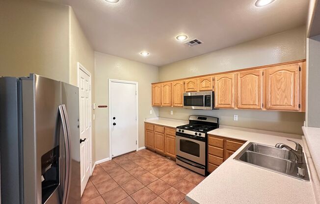 3 beds, 2.5 baths, $2,055