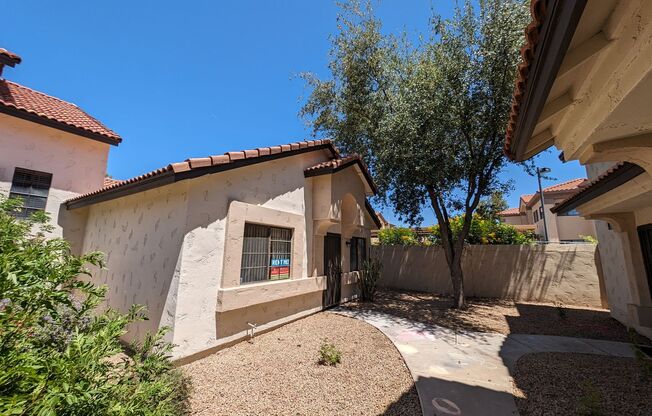 2 Bedroom Condo in the Sonoma Village Community Near W Elliot Rd and N Arizona Ave!