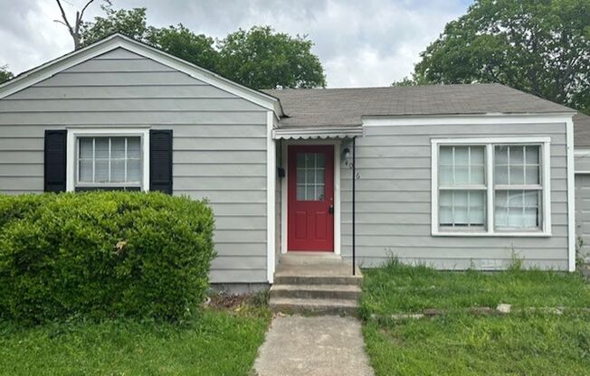 Charming 2 Bedroom. 1 Full Bath Home in West Ft. Worth.