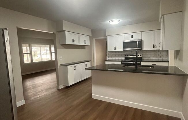 Newly Renovated 3 Bed House w/ 2 Family Rooms