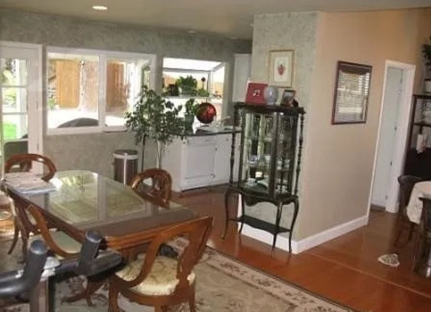 Lovely One Level home in Valencia!