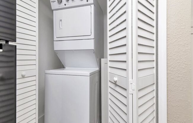 Great Location - 1 Bedroom 1 Bath Duplex w/ Backyard