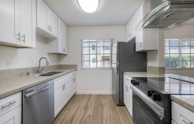 3 beds, 1.5 baths, 1,250 sqft, $2,995