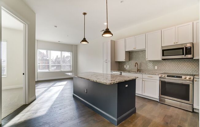 1 bed, 1 bath, 724 sqft, $1,540, Unit 216